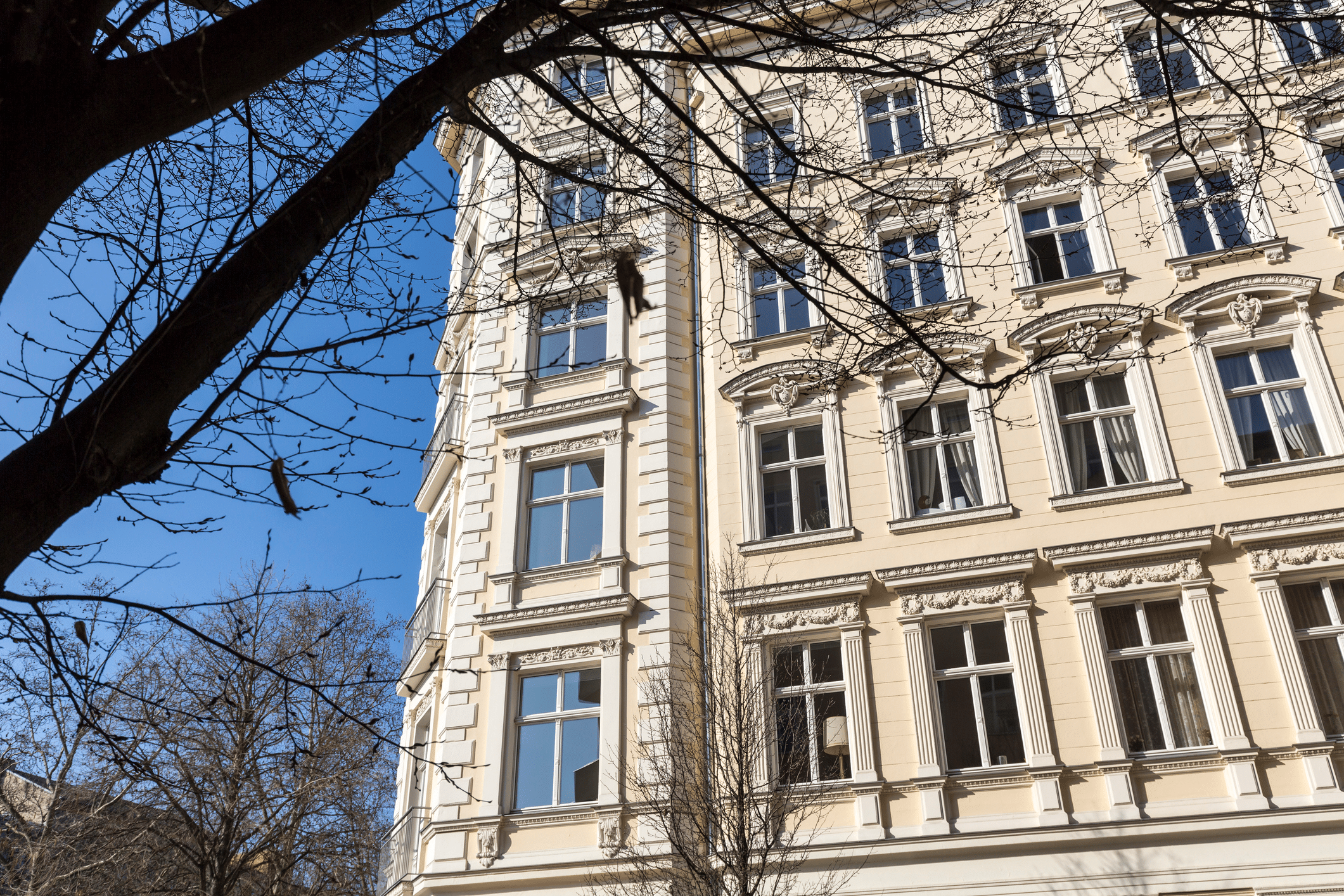 Classic altbau in Berlin with apartments for sale